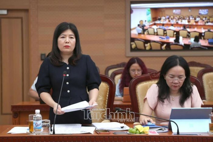 Vụ trưởng Vụ Kinh tế địa phương và lãnh thổ Bùi Thị Thu Thủy trình bày tóm tắt dự thảo Nghị định. Ảnh: Đức Minh