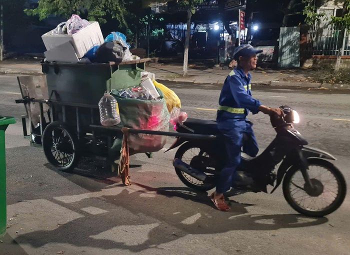 Đà Nẵng đang đặt mục tiêu thu gom, xử lý chất thải rắn sinh hoạt đô thị đạt 100% vào năm 2030, cùng với thúc đẩy phân loại tại nguồn, giảm rác thải nhựa, ứng dụng công nghệ và phát triển hạ tầng xử lý.