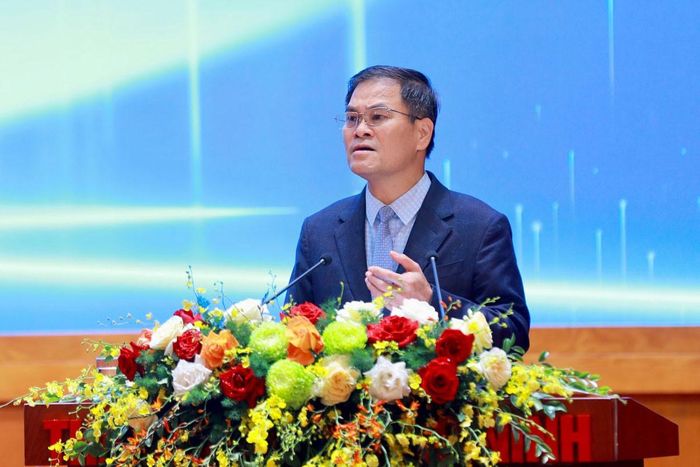 Phó Bí thư Thành ủy, Chủ tịch UBND TP. Quảng Ninh Bùi Văn Khắng phát biểu tại hội nghị. Ảnh: Minh Hà