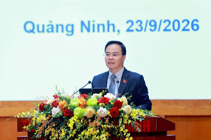 Phó Chủ nhiệm Ủy ban Khoa học, Công nghệ và Môi trường Trần Văn Khải - Chủ biên Bộ học liệu đa phương tiện phát biểu tại hội nghị