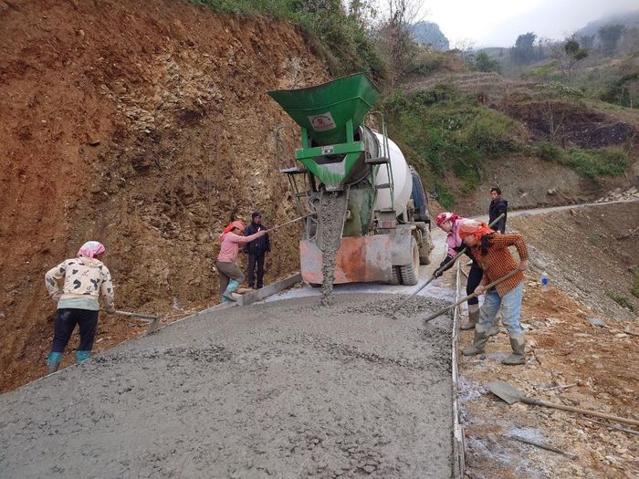 Nguồn lực Chương trình MTQG đã và đang góp phần củng cố cơ sở hạ tầng vùng sâu, vùng xa của tỉnh Lào Cai. Ảnh: Trọng Bảo