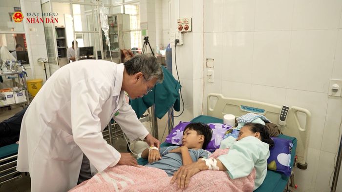 Sau khi ăn bánh mỳ tại một tiệm bánh tại xã Cam Lộ, tỉnh Quảng Trị hàng chục người dân phải nhập viện khẩn cấp trong tình trạng sốt cao, chóng mặt vào ngày 14 và 15/9 vừa qua