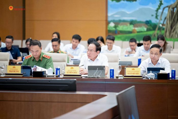 Các đại biểu tham dự phiên họp
