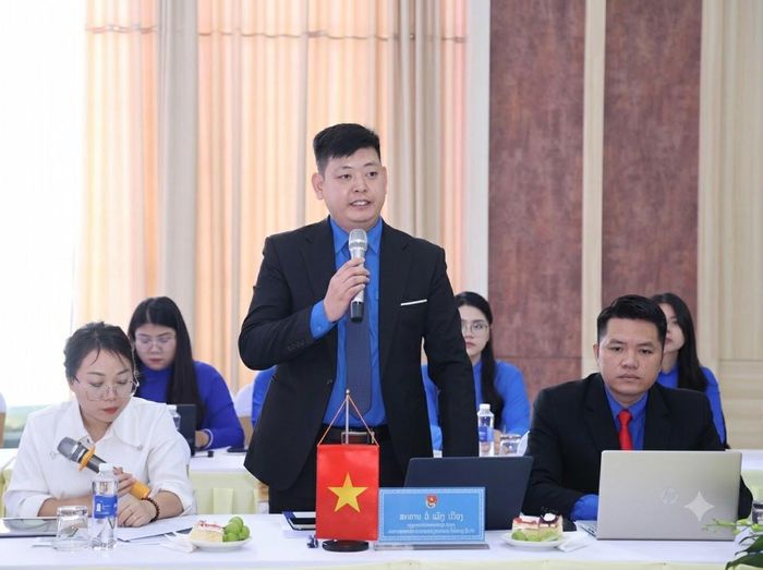 Lãnh đạo Tỉnh đoàn Sơn La phát biểu tại hội đàm.