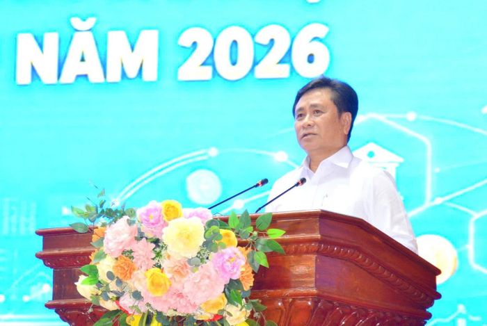 Ông Trần Văn Dũng, Phó Chủ tịch Thường trực UBND tỉnh Đồng Tháp ghi nhận sự chủ động của NHNN chi nhánh Khu vực 13 và các TCTD trong kết nối, tháo gỡ khó khăn về vốn. Ảnh: NHNN khu vực 13