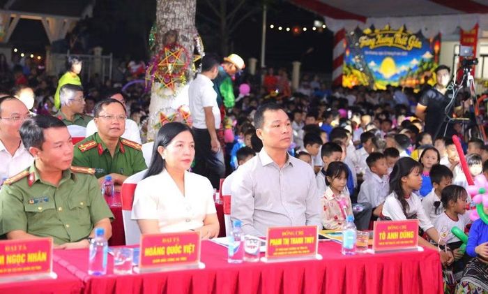 Đại biểu tham dự chương trình.