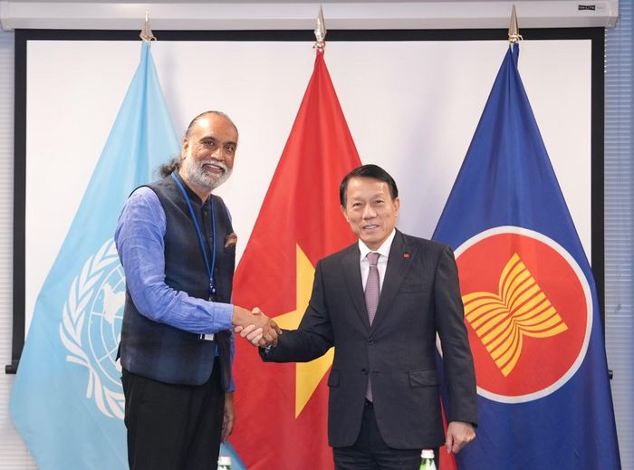 Bộ trưởng Lương Tam Quang và Phó Tổng Thư ký LHQ phụ trách về công nghệ Amandeep Singh Gill.