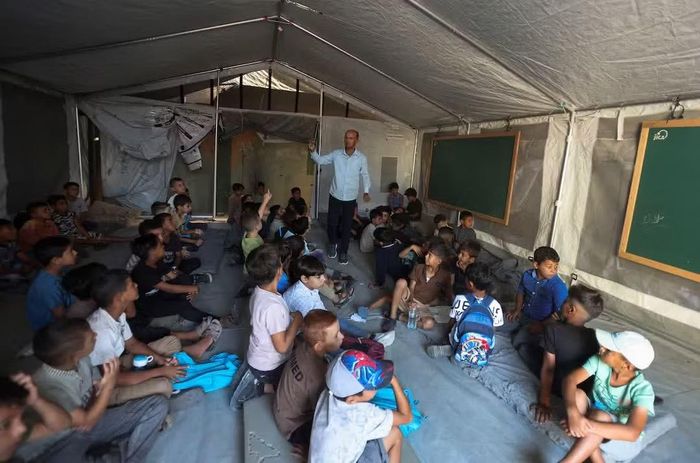 Bên trong một lớp học ở dải Gaza. Ảnh: Reuters