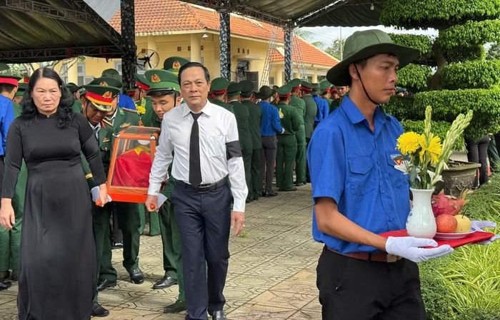 Vĩnh Long tổ chức Lễ truy điệu và an táng 65 hài cốt liệt sĩ tại Nghĩa trang Liệt sĩ Mỏ Cày Bắc.