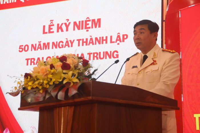 Đại tá Đào Ngọc Sỹ, Giám thị Trại giam Gia Trung trình bày diễn văn ôn lại 50 năm Trại giam Gia Trung hình thành và phát triển.