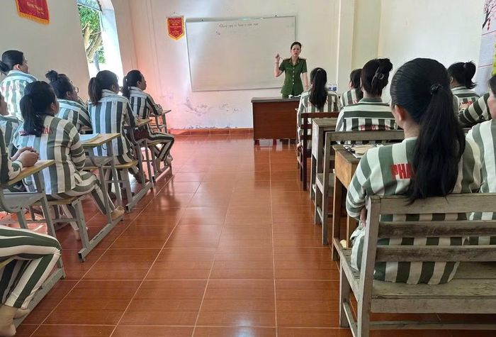 Trại giam Gia Trung tổ chức dạy chữ, đào tạo nghề cho phạm nhân trong thời gian chấp hành án.