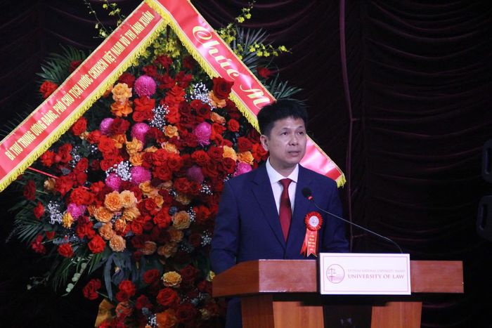 PGS.TS Nguyễn Hiệu, Phó Giám đốc Thường trực ĐHQGHN phát biểu tại buổi lễ.