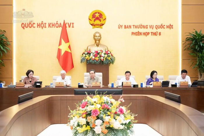 Quang cảnh phiên họp.