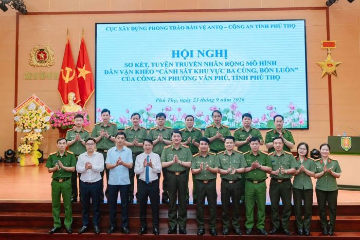 Các đại biểu tham dự hội nghị.