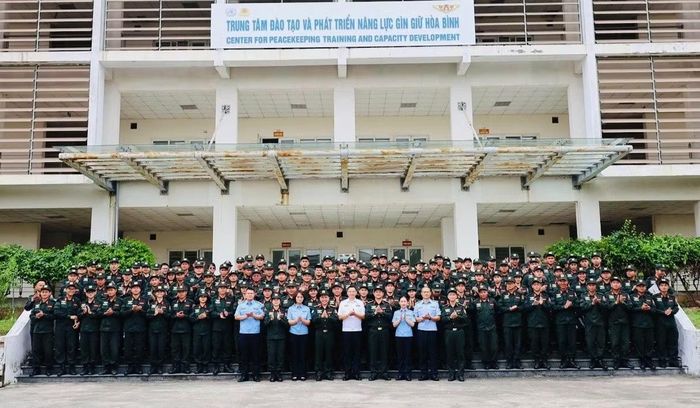Lực lượng GGHB LHQ của hai nước Việt Nam - Trung Quốc tại lễ khai giảng.