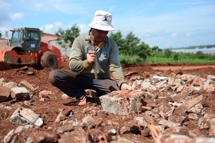Giải phóng mặt bằng là khâu còn nhiều khó khăn, vướng mắc hiện nay.