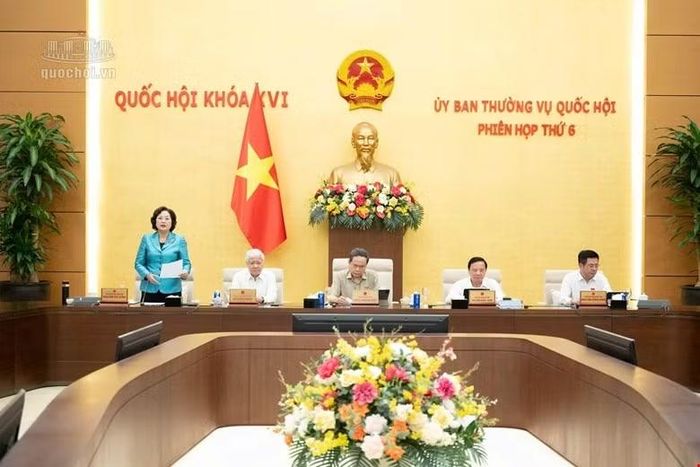 Phó Chủ tịch Quốc hội Nguyễn Thị Hồng điều hành nội dung thảo luận.