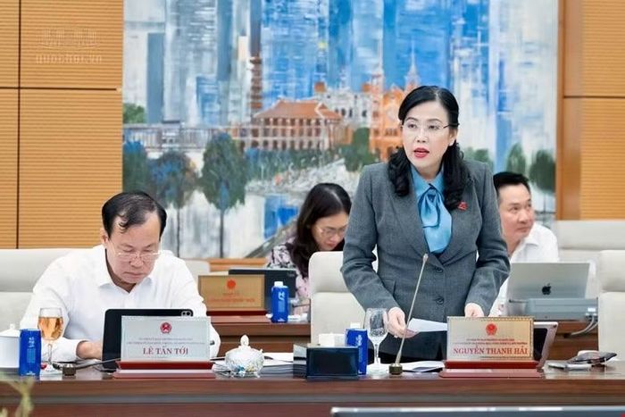 Chủ nhiệm Uỷ ban Khoa học, Công nghệ và Môi trường Nguyễn Thanh Hải thảo luận tại phiên họp.