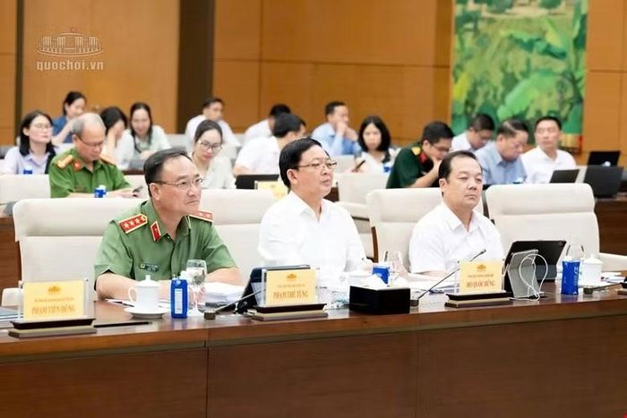 Các đại biểu tham dự phiên họp.