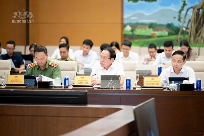 Các đại biểu tham dự phiên họp.