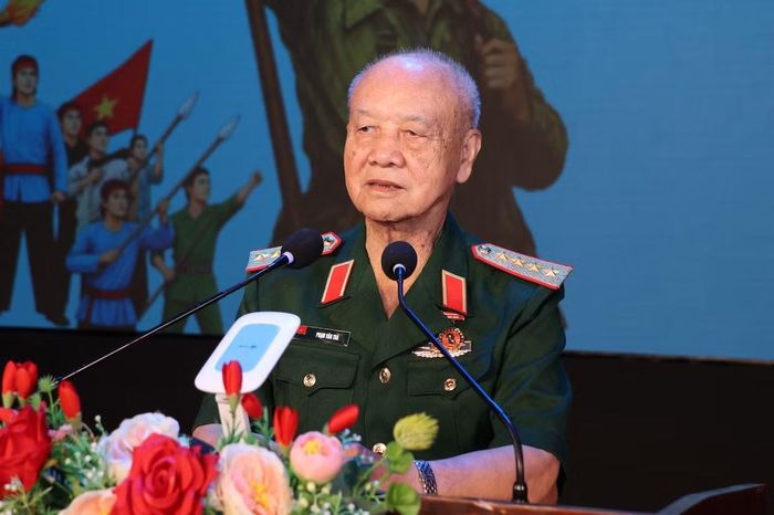 Đại tướng Phạm Văn Trà, nguyên Ủy viên Bộ Chính trị, nguyên Bộ trưởng Quốc phòng, phát biểu tại chương trình.