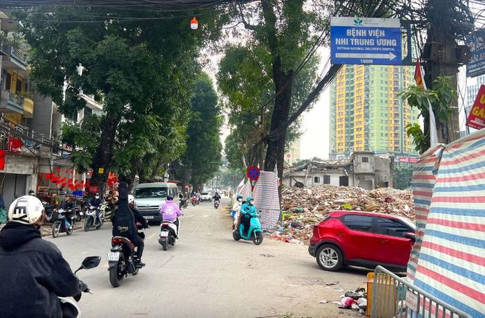 Khu vực Vành đai 1 đoạn cổng Bệnh viện Nhi Trung ương. Ảnh: TTXVN