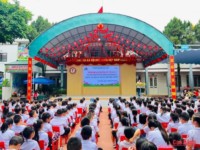 Hoạt động được tổ chức lồng ghép, thiết thực, phù hợp, góp phần tạo môi trường học tập đa dạng nhưng không làm ảnh hưởng đến thời gian dạy và học.