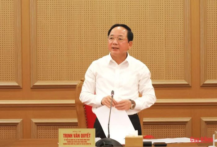 Đồng chí Trịnh Văn Quyết, Ủy viên Bộ Chính trị, Bí thư Trung ương Đảng, Trưởng Ban Tuyên giáo Trung ương phát biểu kết luận tại hội nghị.