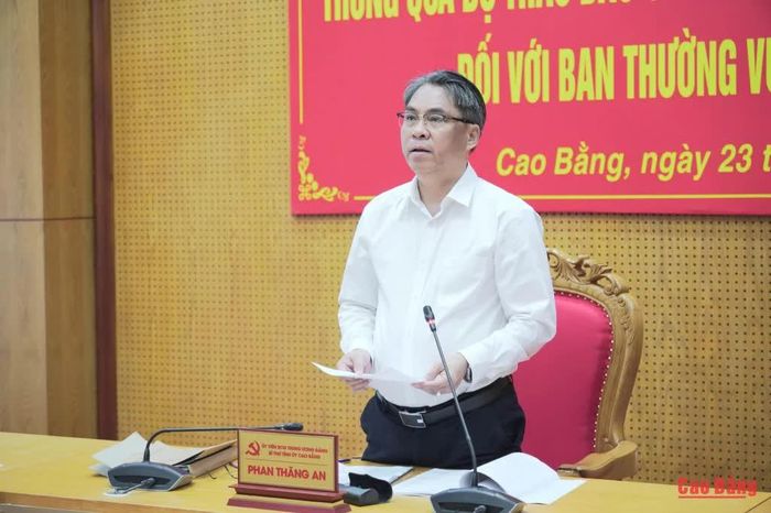 Bí thư Tỉnh ủy, Chủ tịch HĐND tỉnh Phan Thăng An phát biểu tại hội nghị.
