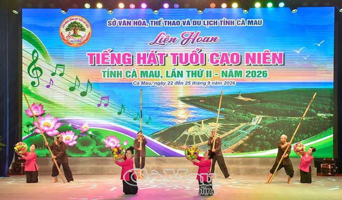 Tiết mục múa hoạt cảnh “Chợ công chánh Cà Mau” của Câu lạc bộ Văn nghệ Đất Mũi.