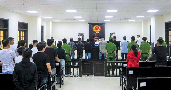 Hội đồng xét xử TAND khu vực 6 - Cà Mau tuyên phạt 6 bị cáo.