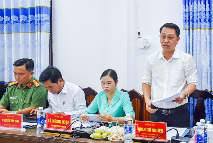 Chủ tịch UBND xã Châu Thới Nhan Chí Nguyễn nêu một số khó khăn của địa phương trong quá trình thực hiện nhiệm vụ.