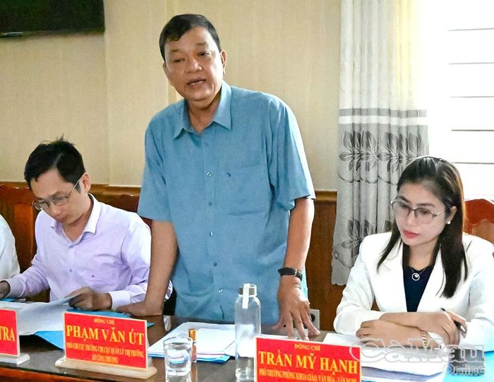 Tại buổi làm việc với xã Phú Mỹ, Phó Chi cục trưởng Chi cục Quản lý thị trường tỉnh Phạm Văn Út đề nghị địa phương đẩy mạnh tuyên truyền, vận động doanh nghiệp, tiểu thương ưu tiên kinh doanh hàng Việt Nam bảo đảm chất lượng, song song với tăng cường kiểm tra, ngăn ngừa tình trạng hàng giả, hàng kém chất lượng.