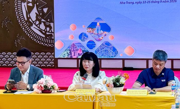 Nhà báo Đỗ Thị Thuỳ Dương, Phó Trưởng phòng Thời sự (VTV5), phát biểu tại hội nghị.