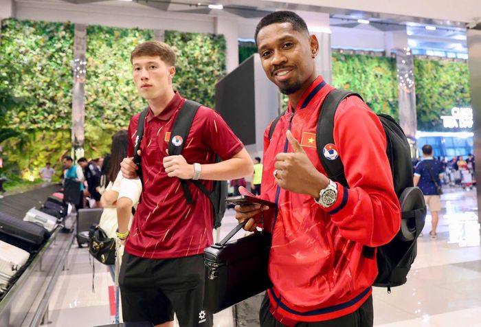 Hai tuyển thủ Việt kiều Peanut Quang Vinh và Williams Minh Hoàng sẵn sàng cho ASEAN Cup 2026. Ảnh: VFF