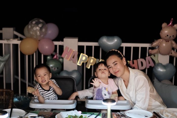 2 con của Phương Oanh đón sinh nhật tuổi lên 2 - Ảnh: FBNV