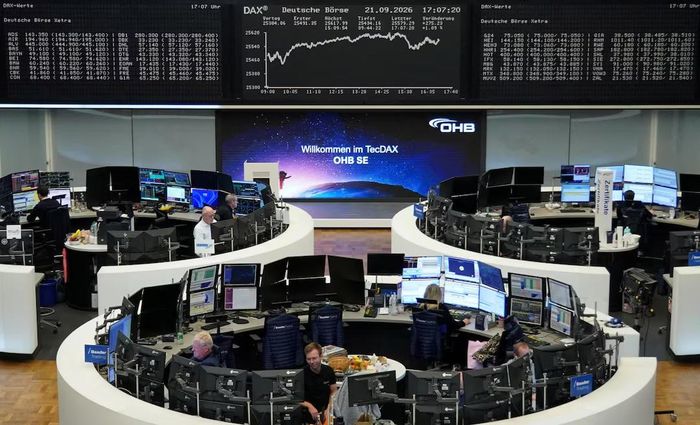 Hoạt động giao dịch tại Sở Giao dịch Chứng khoán Frankfurt (Đức), nơi chỉ số DAX phản ánh diễn biến của nhóm cổ phiếu lớn trên thị trường chứng khoán Đức. Ảnh: Reuters.
