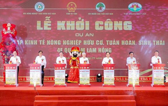 Nghi thức bấm nút khởi công Dự án Tổ hợp kinh tế nông nghiệp hữu cơ, tuần hoàn, sinh thái 4F Quế Lâm Lam Hồng. (Ảnh: chinhphu.vn).