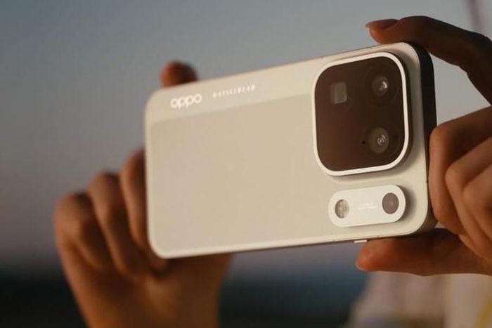 Điện thoại đầu tiên thế giới có ba camera 200 MP. (Ảnh: gizmochina)