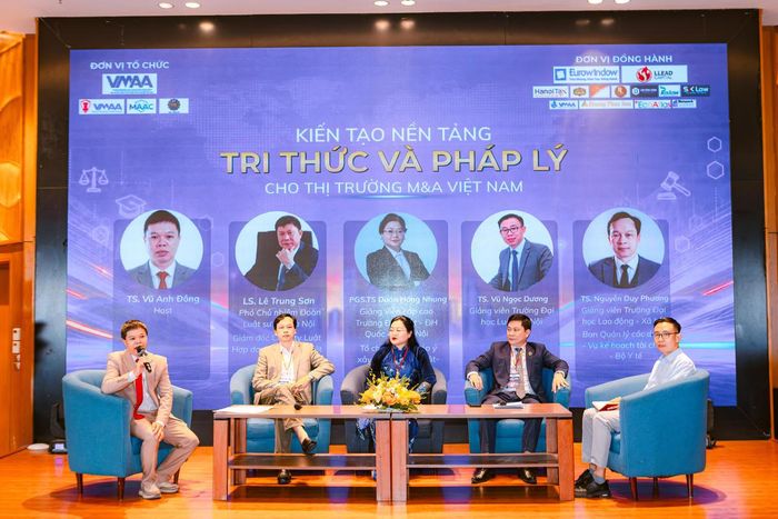 Các diễn giả tham gia thảo luận tại diễn đàn “Kiến tạo nền tảng tri thức và pháp lý cho thị trường M&A Việt Nam”.