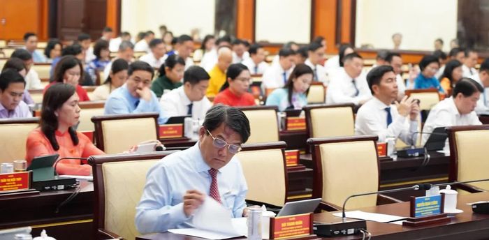 Chủ tịch HĐND TPHCM đề nghị các ban HĐND TP tiếp tục đồng hành với các sở, ngành và UBND TP trong quá trình xây dựng chính sách. Ảnh: Chu Tuấn