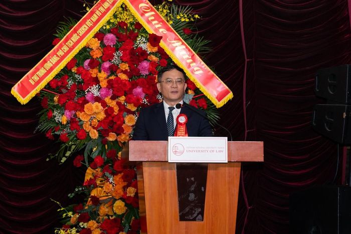 Phó GS, TS Nguyễn Tiến Vinh, Hiệu trưởng Trường đại học Luật phát biểu tại sự kiện.