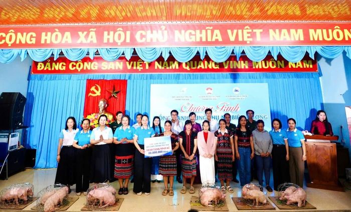 ...và hỗ trợ 6 mô hình sinh kế