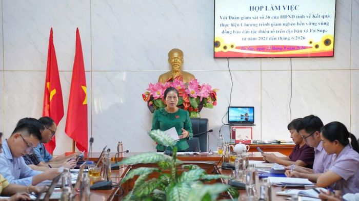 Bà Đỗ Thị Như Tình Trưởng Ban Dân tộc HĐND tỉnh Đắk Lắk làm Trưởng đoàn phát biểu.