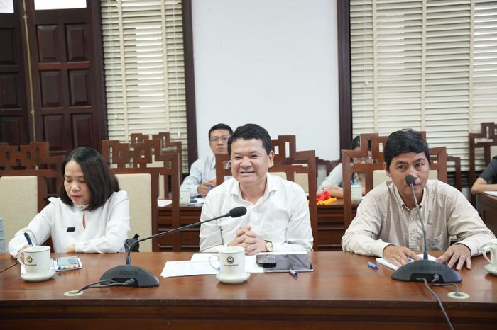 UVTV Thành ủy, Phó Chủ tịch Thường trực UBND thành phố Huế Hoàng Hải Minh trao đổi tại buổi làm việc