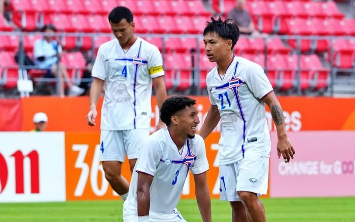 U23 Nhật Bản đối đầu với U23 Thái Lan trong lượt trận cuối vòng bảng ASIAD 2026. (Ảnh: FAT)