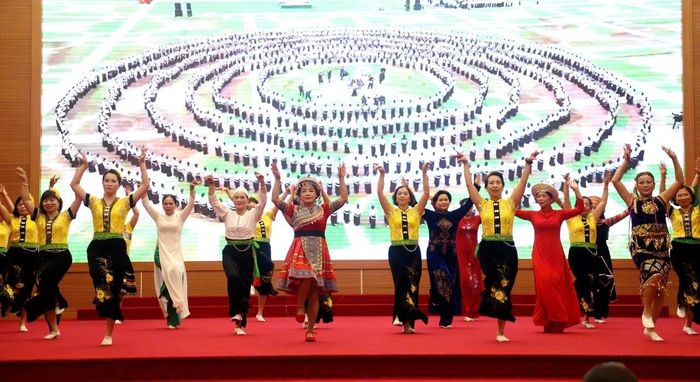Chương trình văn nghệ chào mừng đại biểu.
