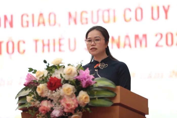 Phó Bí thư Tỉnh ủy, Chủ tịch Ủy ban MTTQ Việt Nam tỉnh Phú Thọ Bùi Thị Minh phát biểu tại hội nghị.