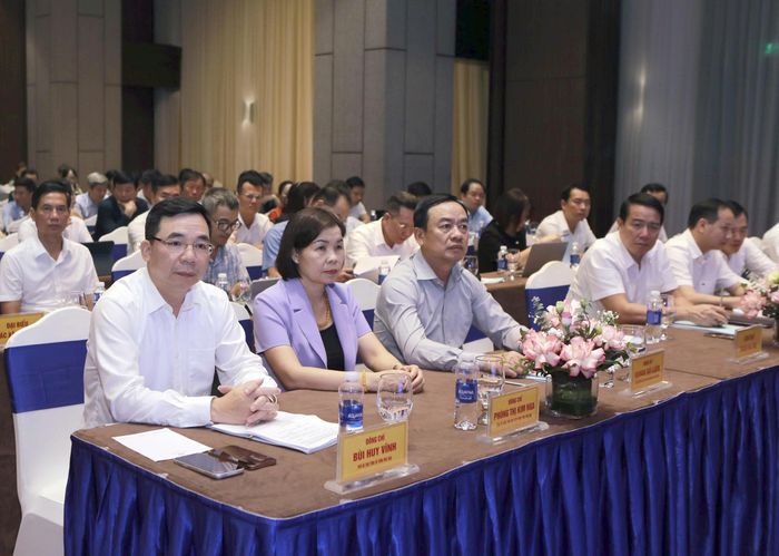 Các đại biểu dự hội nghị.