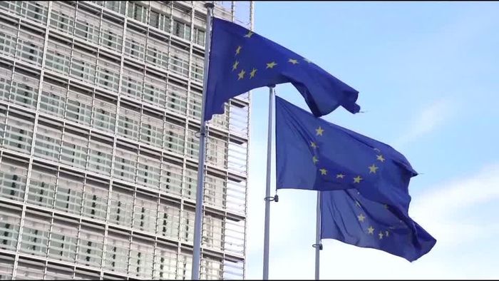 EU đã nhất trí loại hai tỷ phú Nga khỏi danh sách trừng phạt. Ảnh: Reuters